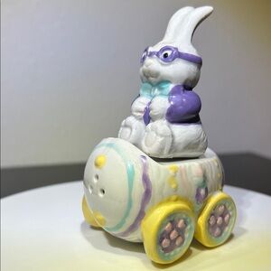 Vintage 90’s Hermitage Pottery Ceramic Easter Bunny Egg Car Salt & Peppers